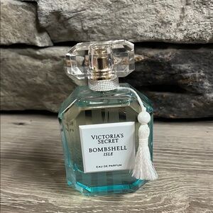 Victoria secret bombshell isle